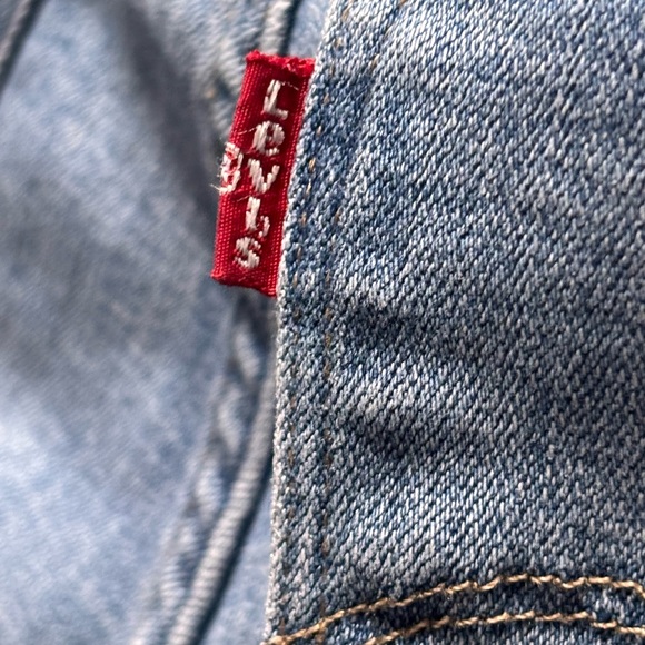 Levi's Bermuda Jean Shorts Blue Light Wash Size 33 - Picture 5 of 10